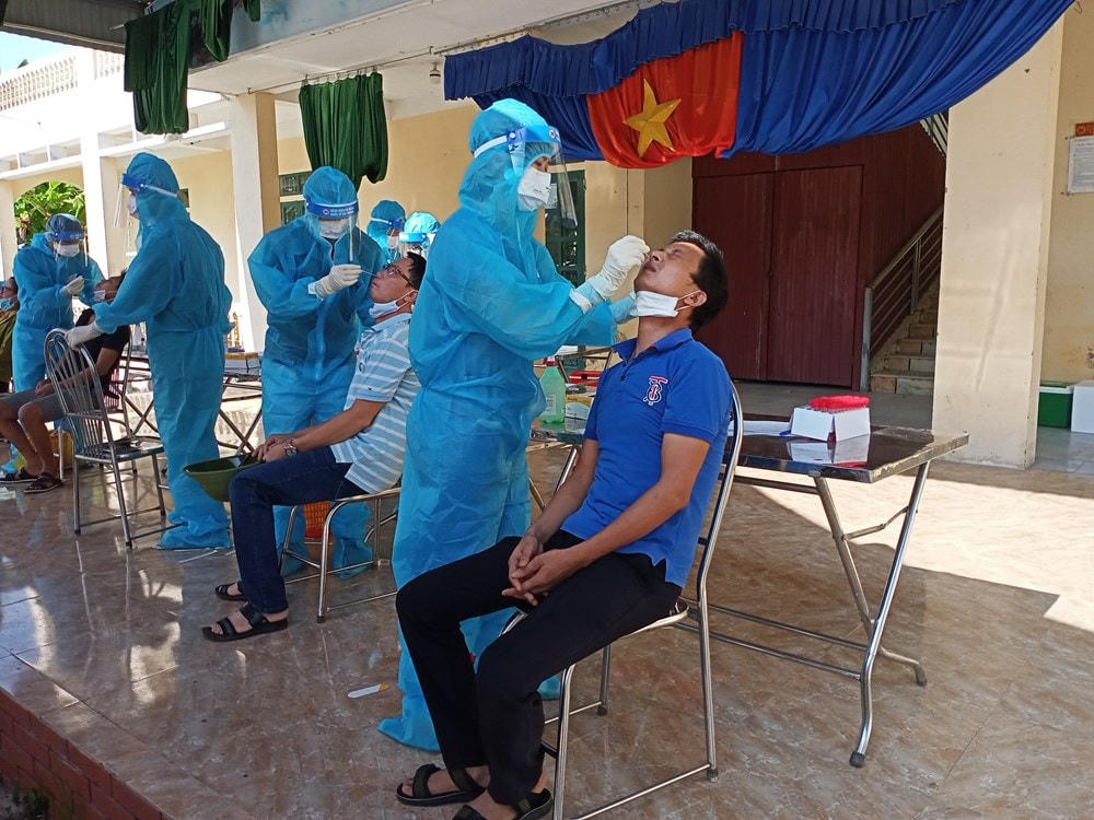 Hải Phòng thực hiện lấy mẫu xét nghiệm diện rộng tại khu dân cư.
