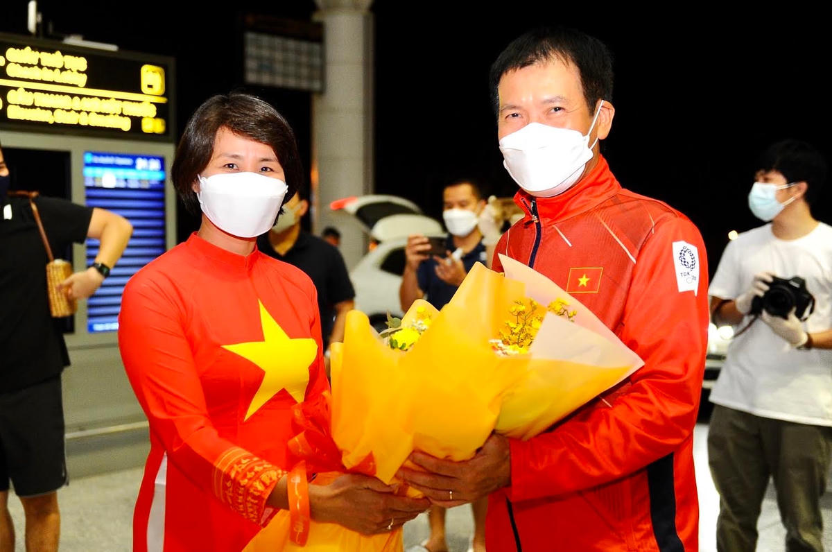 Phó Tổng cục trưởng Tổng cục TDTT Lê Thị Hoàng Yến chúc đoàn lên đường và thi đấu thành công.