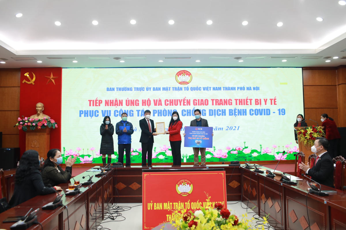 Quang cảnh lễ tiếp nhận. 