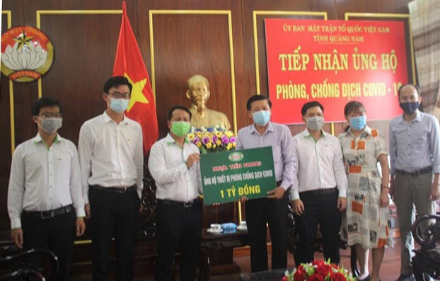 Mặt trận tỉnh Quảng Nam tiếp nhận thiết bị y tế phòng, chống dịch Covid-19.