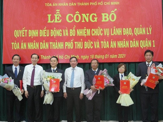 Các thẩm phán nhận nhiệm vụ mới, được điều động về ba trụ sở đều mang tên TAND TP Thủ Đức trong thời gian trước mắt