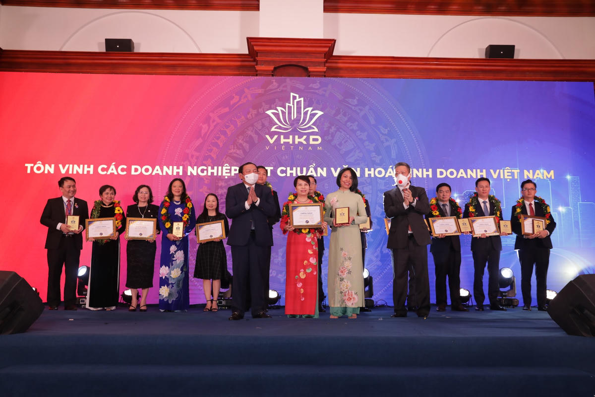 Tôn vinh các doanh nghiệp đạt chuẩn văn hoá kinh doanh Việt Nam.