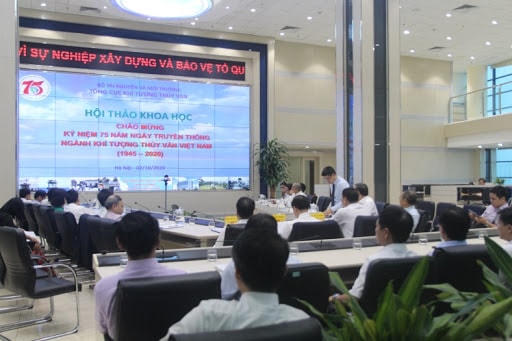 Phát triển KHCN là chìa khóa thành công của sự nghiệp phát triển ngành KTTV. Ảnh: Hội thảo khoa học "Công nghệ quan trắc khí tượng thủy văn phục vụ dự báo, cảnh báo thiên tai thời kỳ công nghệ số" và "Tham vấn về thông tin khí tượng thủy văn phục vụ công bố rủi ro thiên tai" do Tổng cục KTTV tổ chức.
