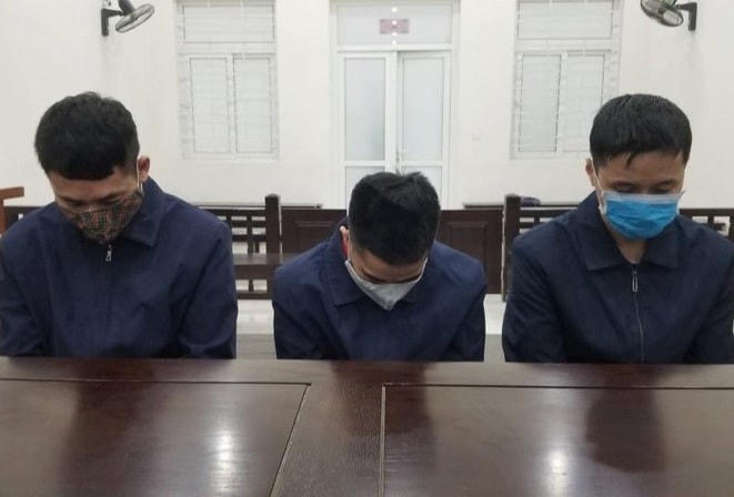Các bị cáo tại phiên tòa xét xử.