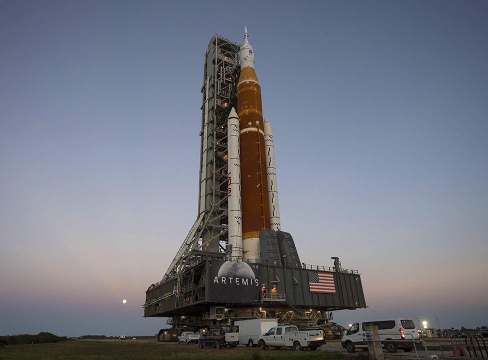 Siêu tên lửa SLS và tàu vũ trụ Orion của NASA thực hiện sứ mệnh Artemis 1 của NASA. Ảnh: Space.