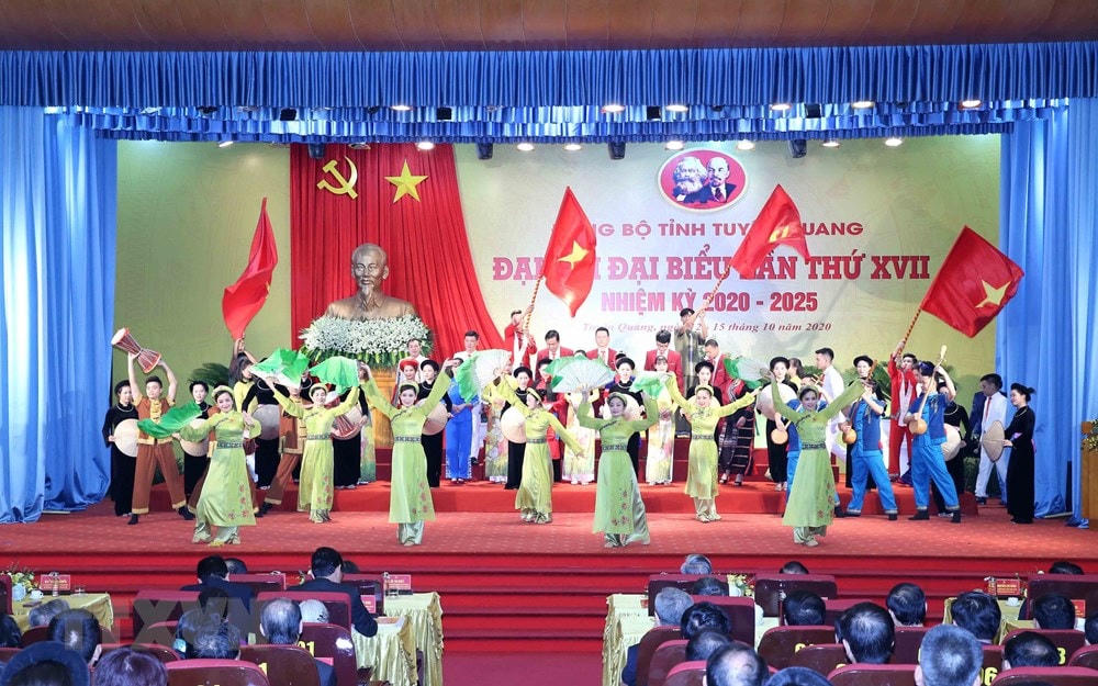 Tiết mục nghệ thuật chào mừng khai mạc Đại hội. (Ảnh: Phương Hoa/TTXVN).