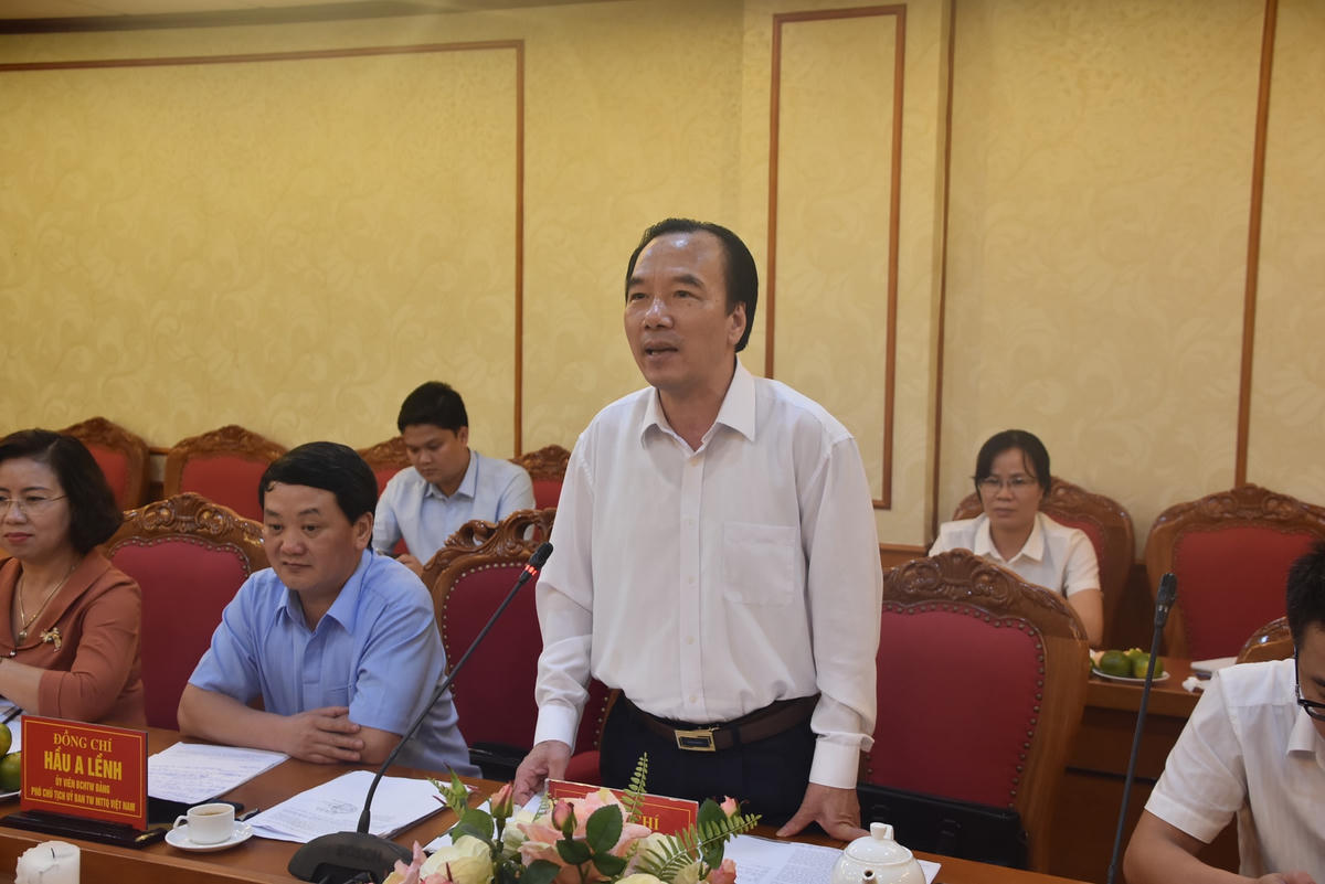 Phó Chủ tịch UBTƯ MTTQ Việt Nam Ngô Sách Thực phát biểu tại buổi làm việc.