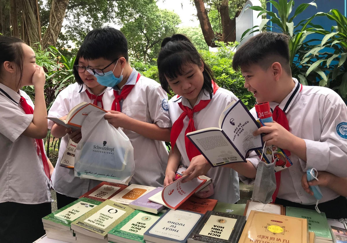 Ngày hội sách 2021 với chủ đề “Sách - Sứ mệnh phát triển Văn hóa đọc”.  