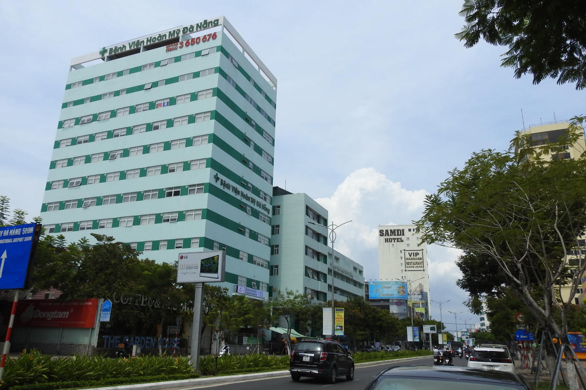 BV Hoàn Mỹ nằm trên đường Nguyễn Văn Linh, quận Hải Châu (Đà Nẵng), bị cách ly, phong tỏa vào sáng 30/7. Ảnh Bình Nguyên.