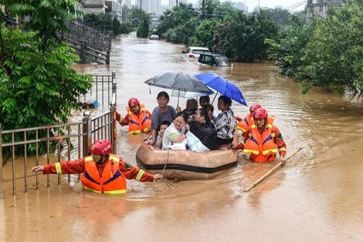 Cộng đồng cùng chung tay hỗ trợ các vùng gặp thiên tai.