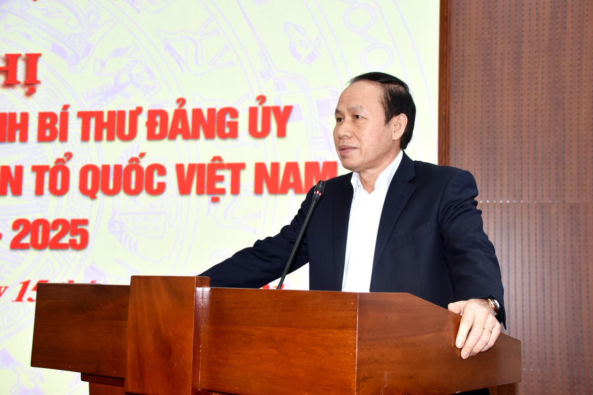 Bí thư Đảng ủy Cơ quan Trung ương MTTQ Việt Nam Lê Tiến Châu phát biểu tại Hội nghị.