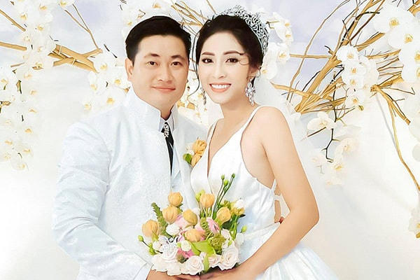 Sau 3 năm gắn bó, Hoa hậu Đại dương 2014 xác nhận ly hôn chồng.