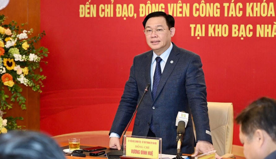 Bí thư Thành ủy Hà Nội Vương Đình Huệ phát biểu tại buổi làm việc.