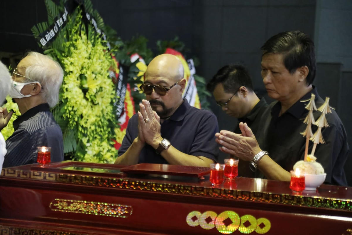 Dòng người nghẹn ngào đến tiễn biệt nhạc sĩ Phó Đức Phương