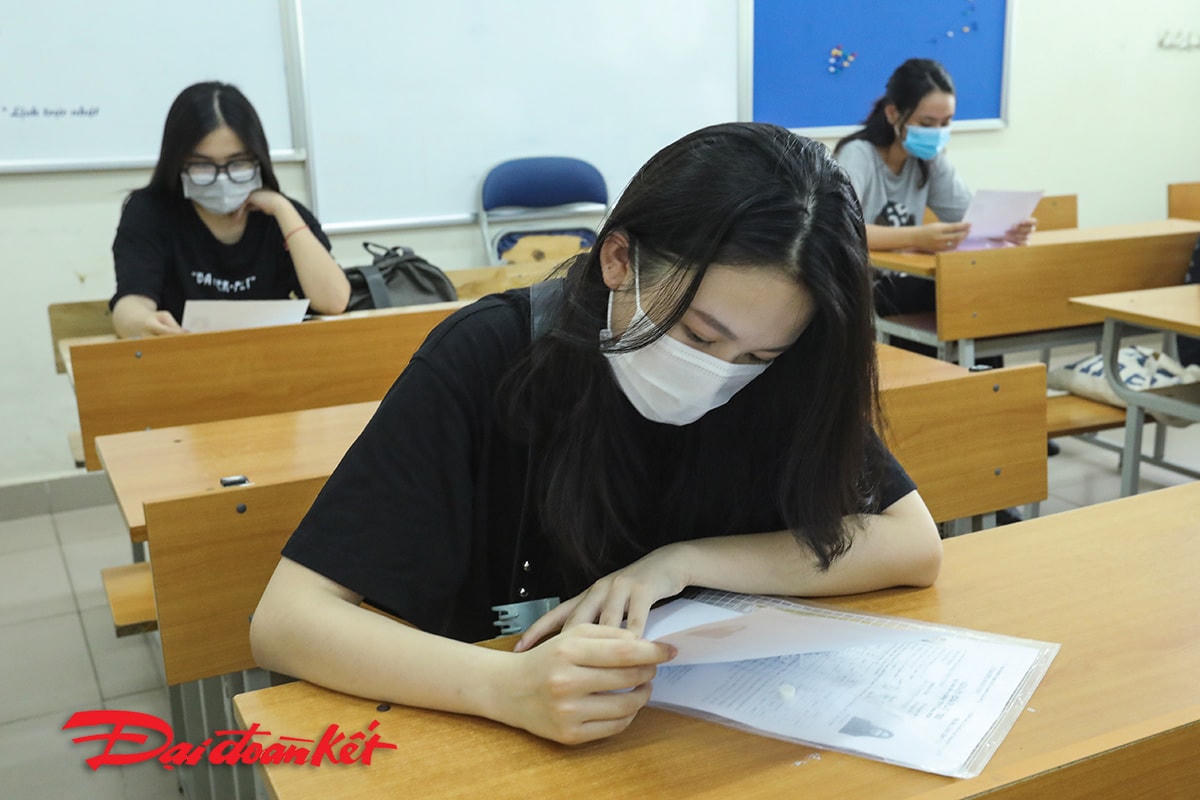 Thí sinh dự thi kê khai phần bắt buộc để dự thi.