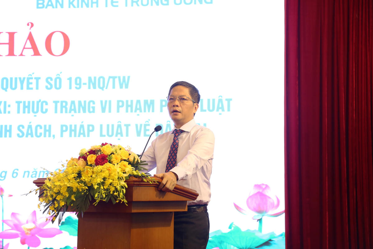 Ông Trần Tuấn Anh phát biểu đề dẫn hội thảo.
