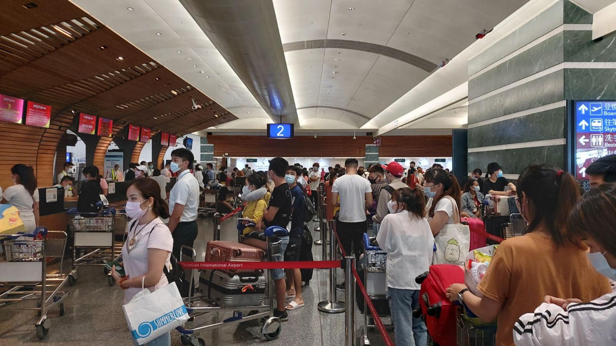 Hơn 240 công dân đã về nước an toàn
