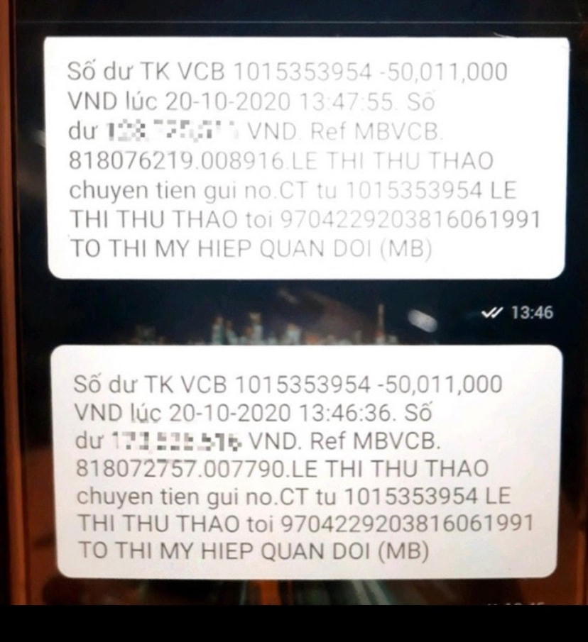 Tài khoản ngân hàng của chị Lê Thị Thu Thảo bị trừ 100 triệu đồng bằng 2 giao dịch. (Nguồn: Sưu tầm).