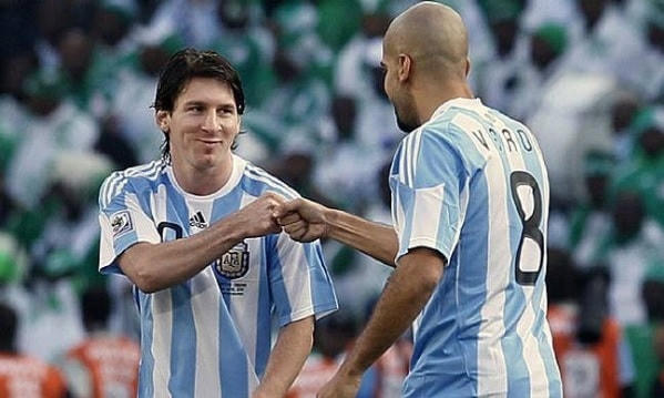 Messi và Veron từng là đồng đội ở đội tuyển Argentina.
