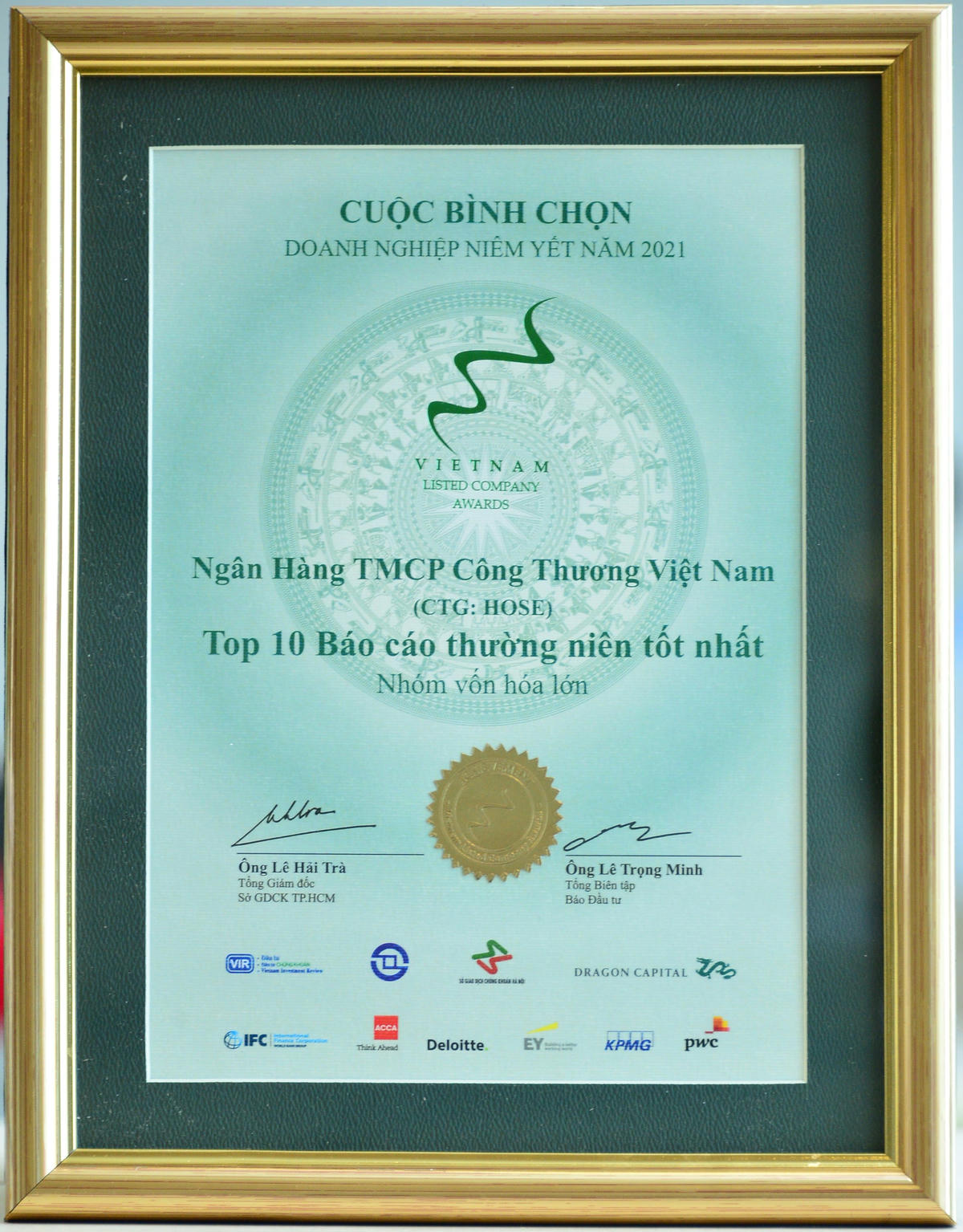 VietinBank năm thứ hai liên tiếp được bình chọn top 10 báo cáo thường niên tốt nhất