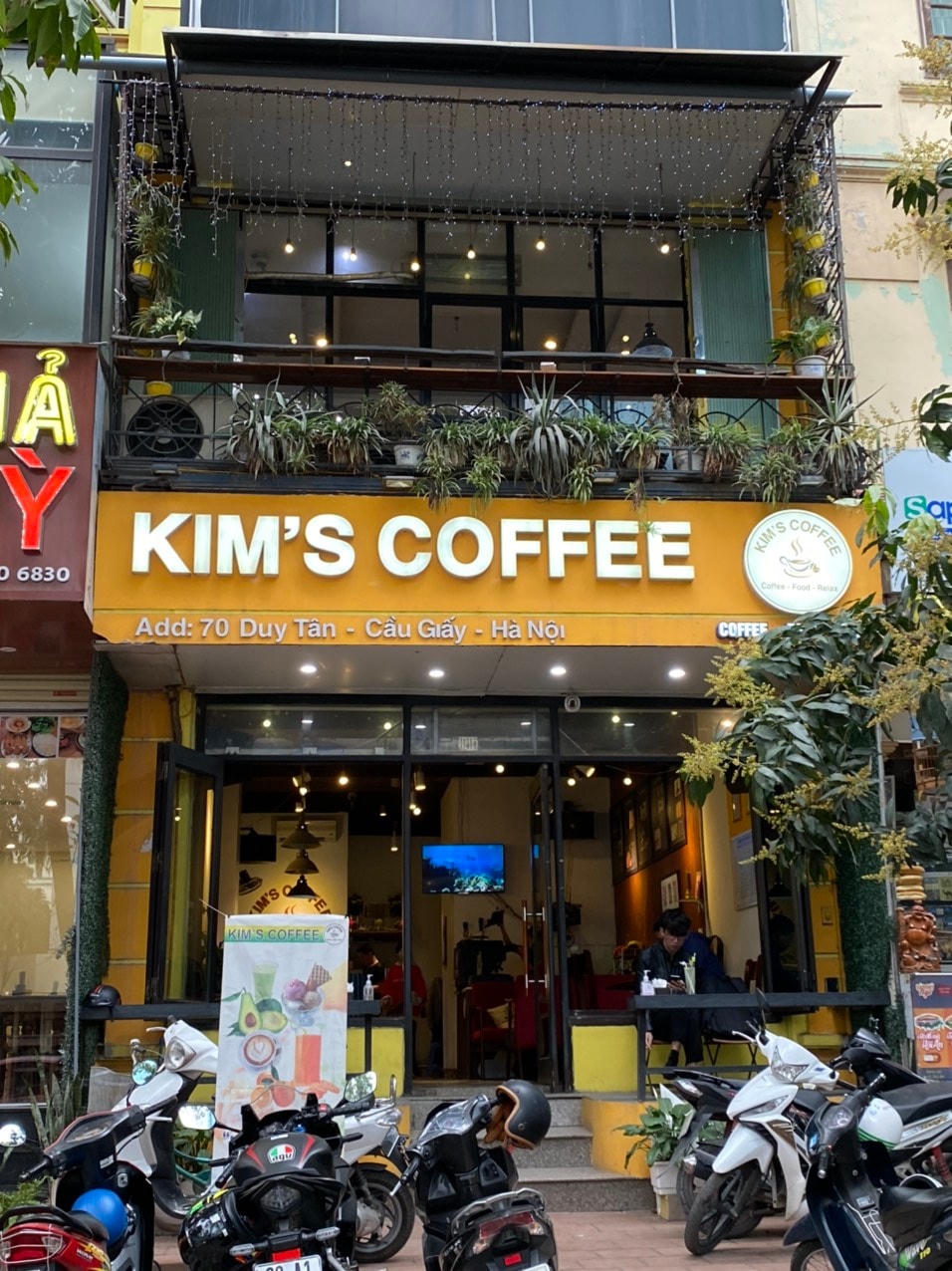 [ẢNH] Người dân Thủ đô tấp nập uống cafe từ sáng sớm