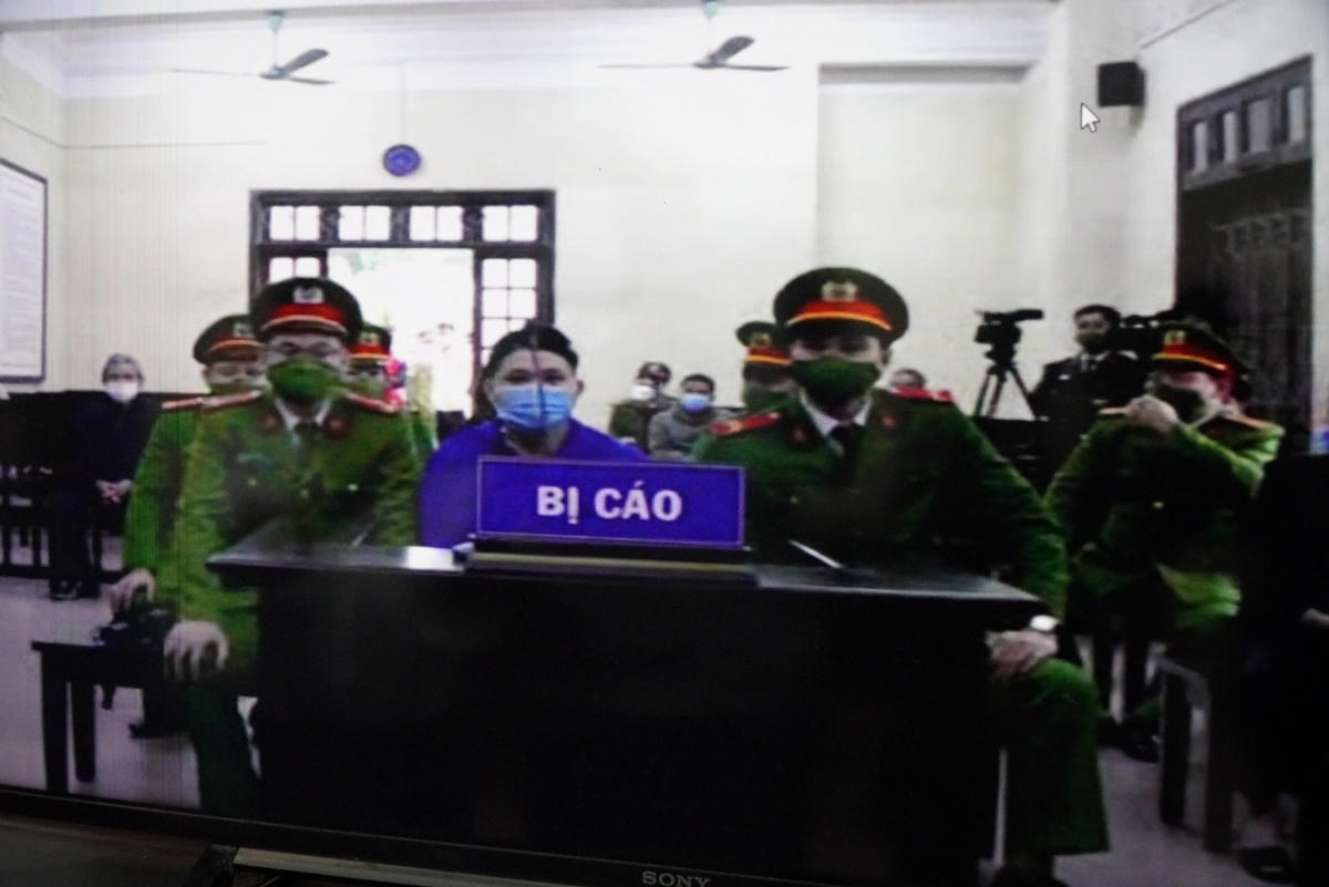 Phiên tòa xét xử sơ thẩm vụ án.