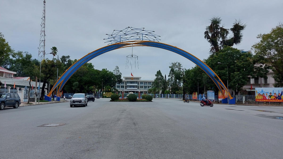 Một góc đường trên địa bàn quận Ninh Kiều vắng lặng trong những ngày đầu giãn cách xã hội.