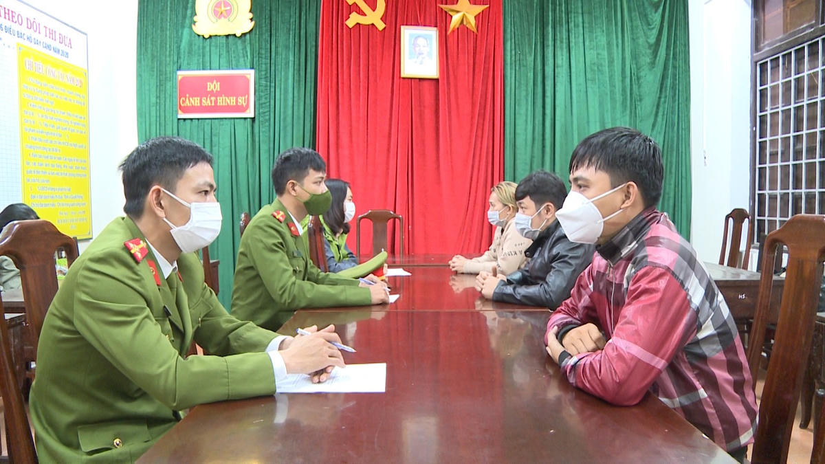 Công an TP Huế bắt giữ các đối tượng sử dụng công nghệ cao để lừa đảo, chiếm đoạt tài sản.