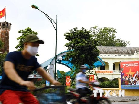 Băng rôn chào mừng kỷ niệm 75 năm Quốc khánh 2-9 trên phố Điện Biên Phủ. (Ảnh: Văn Điệp/TTXVN).