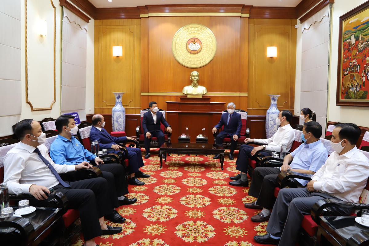 Quang cảnh buổi tiếp nhận. 