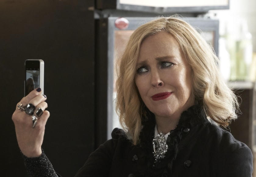 Catherine O'Hara trong phim "Schitt's Creek" .