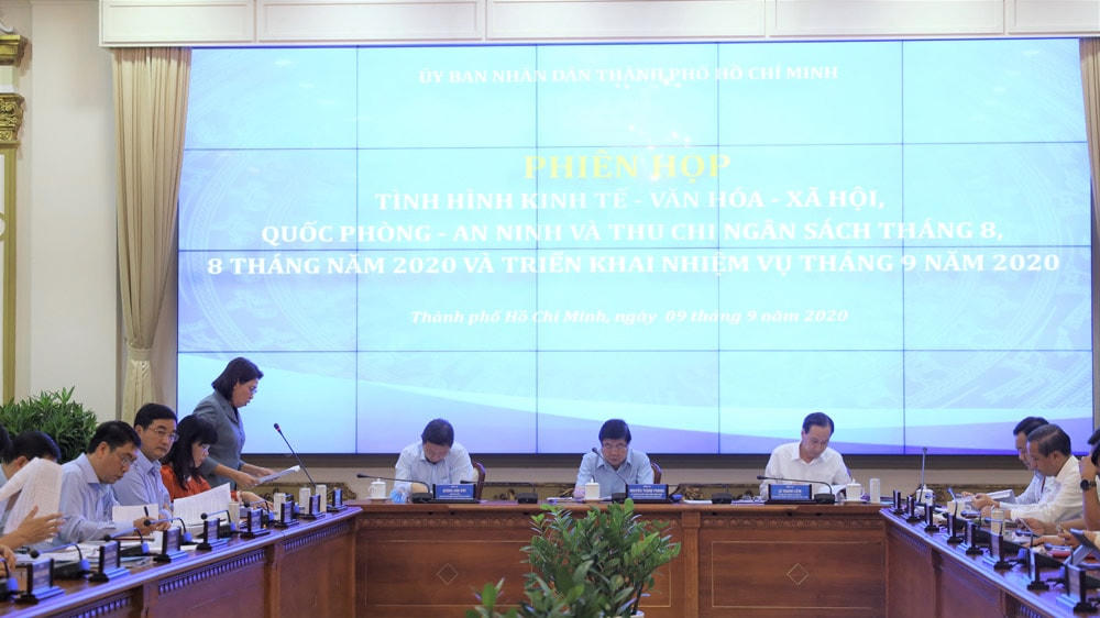 Đại diện nhiều Sở ngành tham mưu UBND TP HCM hướng giải pháp khôi phục kinh tế trong 4 tháng cuối năm nay.