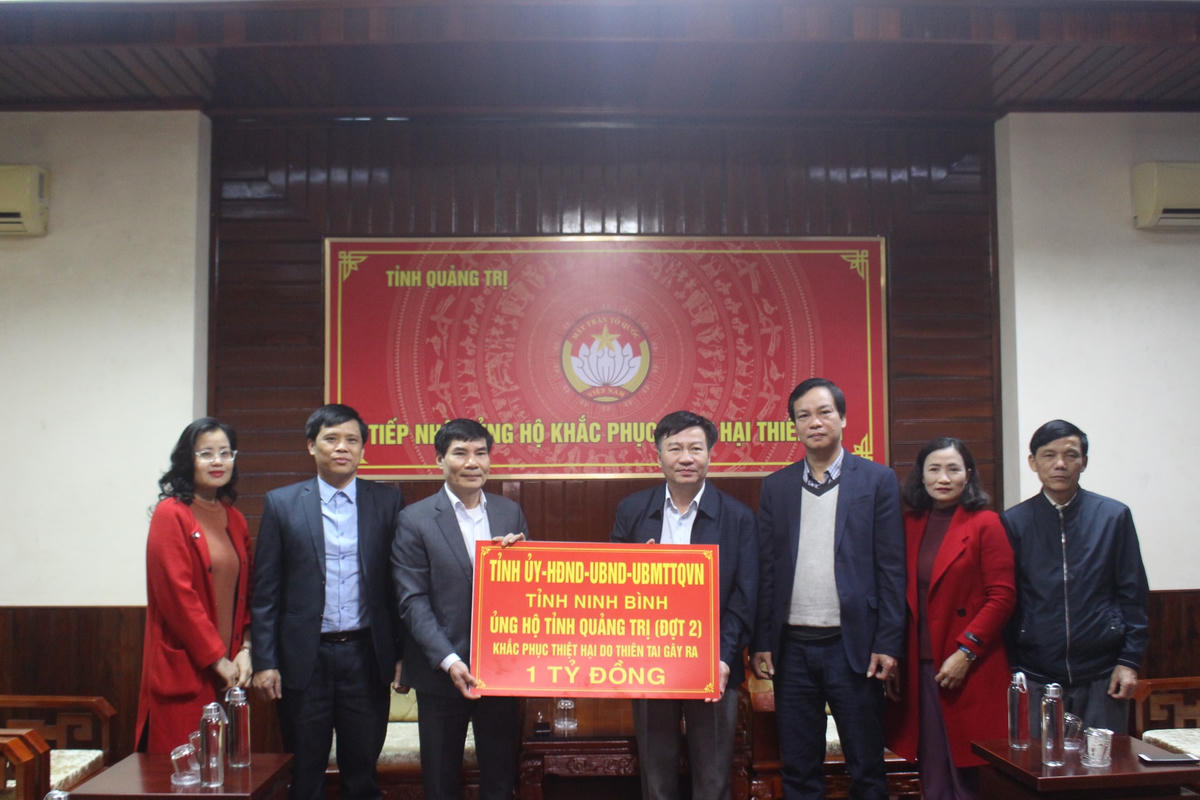 Tỉnh Ninh Bình hỗ trợ nhân dân tỉnh Quảng Trị 1 tỷ đồng khắc phục hậu quả bão lũ.
