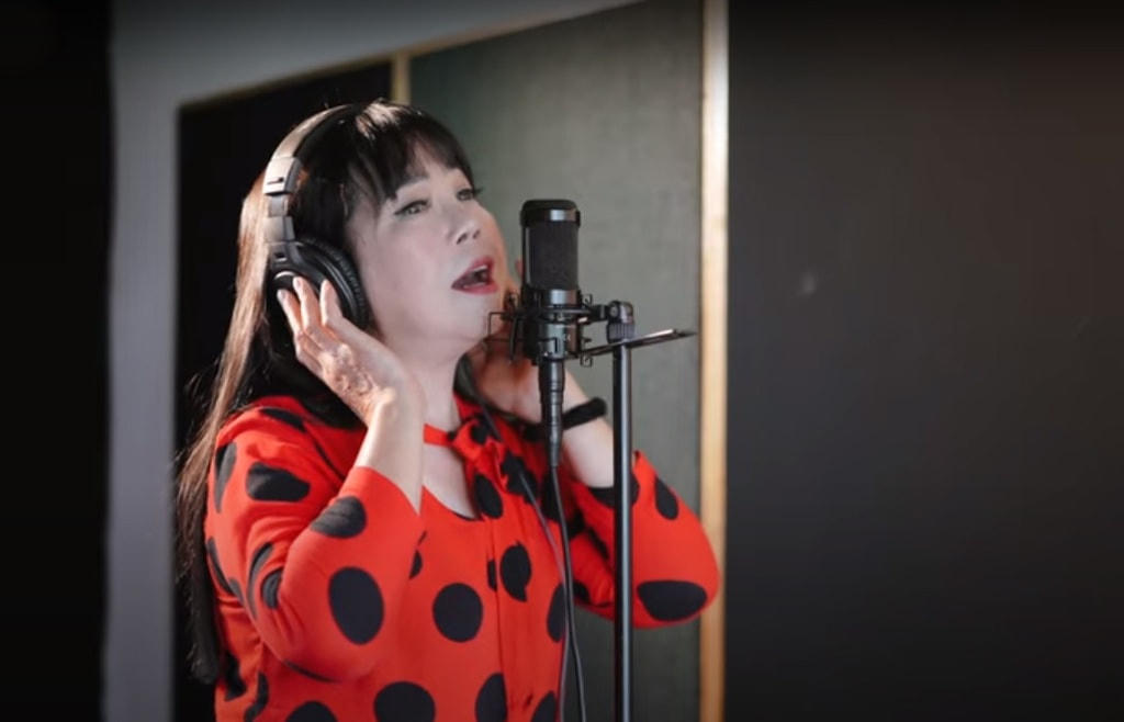 Ca sĩ Ánh Tuyết thu âm ca khúc “Gửi vô Nam”.