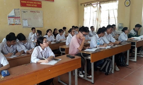 Hàng trăm tổ hợp môn tự chọn lớp 10: Nhà trường lúng túng, phụ huynh 'đau đầu'
