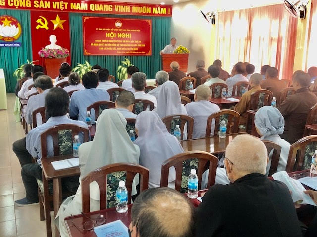 Hội nghị phổ biến truyền truyền cho các vị chức sắc, tôn giáo.