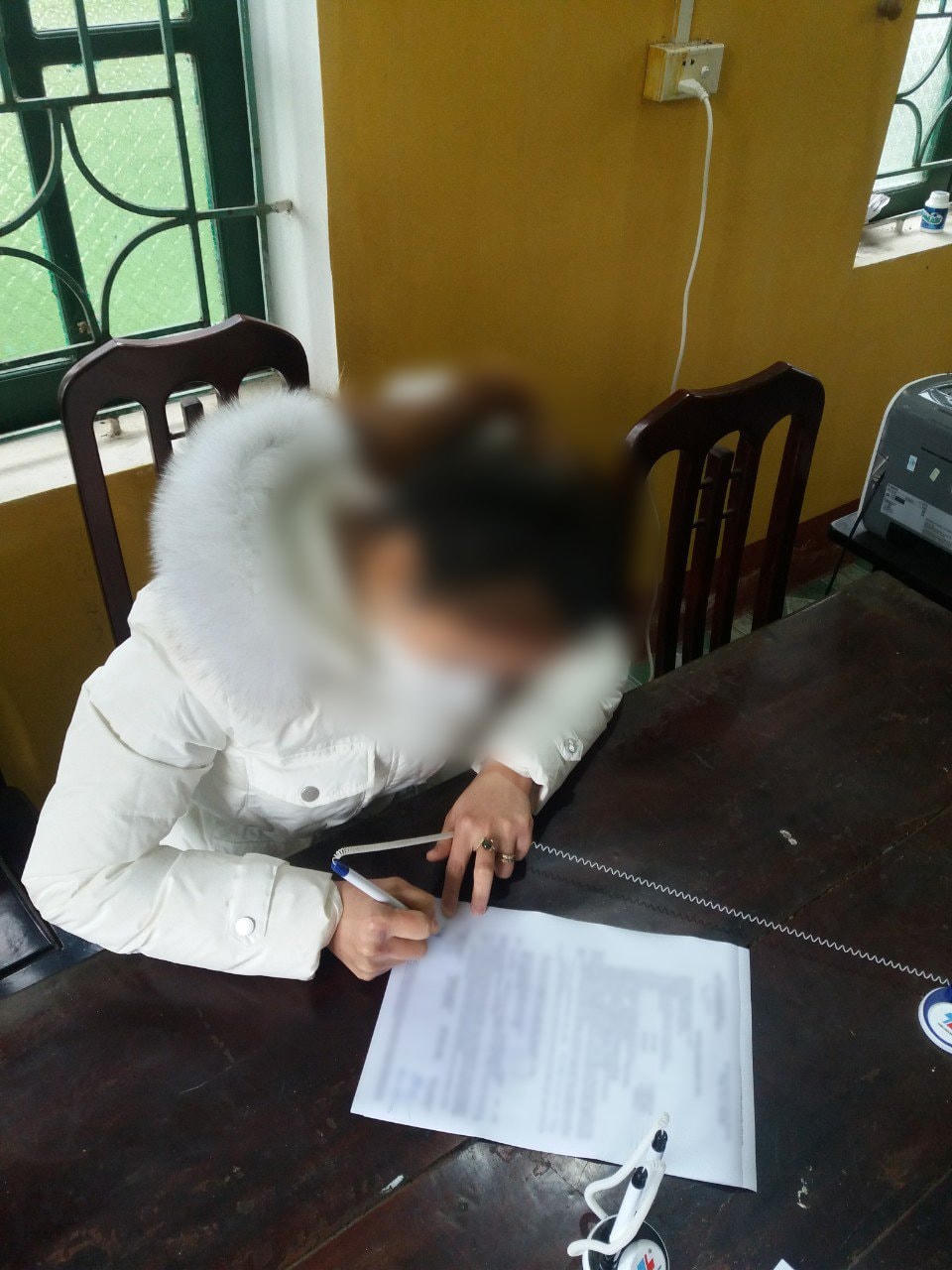 ...và ký nhận biên bản thừa nhận hành vi sai phạm.