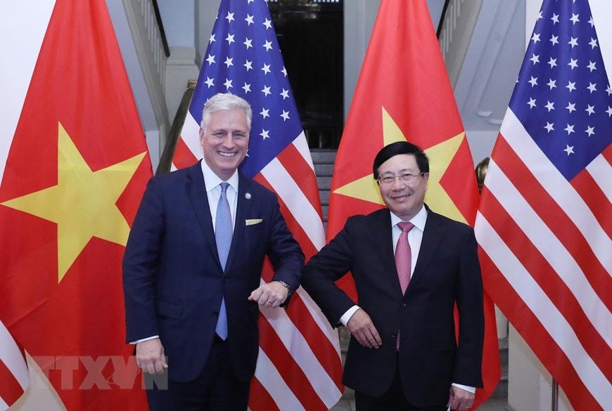 Phó Thủ tướng, Bộ trưởng Bộ Ngoại giao Phạm Bình Minh với Cố vấn An ninh Quốc gia Hoa Kỳ Robert O'Brien. (Ảnh: Lâm Khánh/TTXVN).