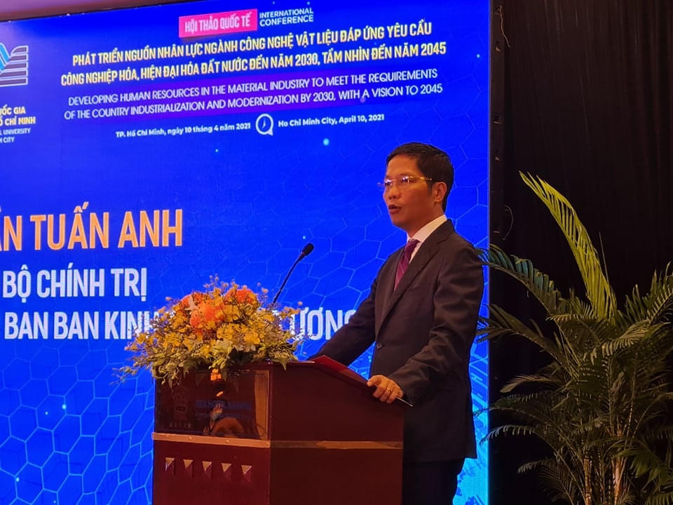 Ủy viên Bộ Chính trị, Trưởng Ban Kinh tế Trung ương Trần Tuấn Anh phát biểu đề dẫn tại Hội thảo quốc tế.