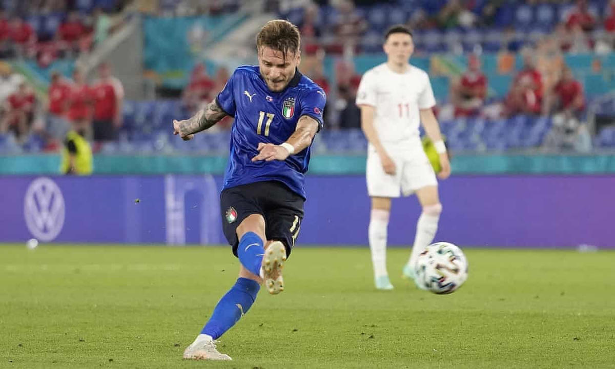 Ciro Immobile kết thúc bữa tiệc thịnh soạn của tuyển Ý bằng bàn thắng thứ ba.