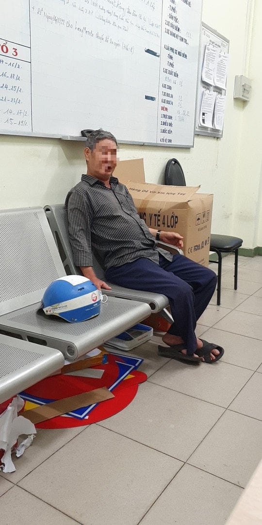 Người đàn ông được cho là chở Nghĩa tại bến xe Miền Đông. Nguồn: Người lao động.