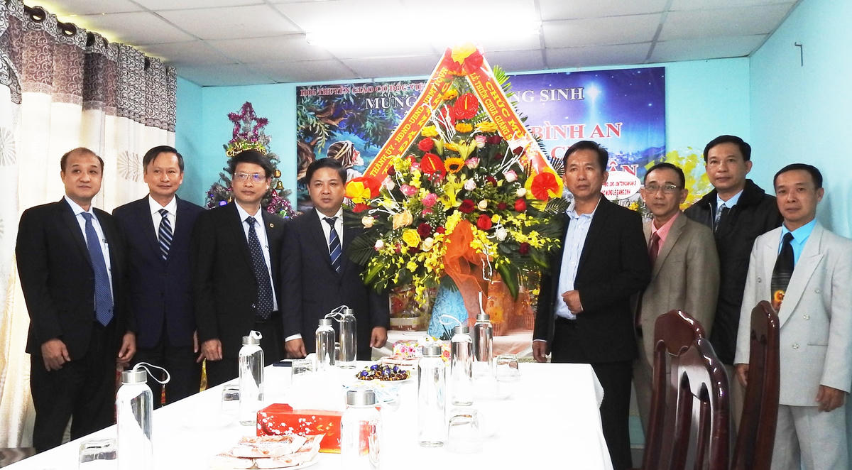 Phó Bí thư Thường trực Thành ủy Đà Nẵng Lương Nguyễn Minh Triết, chúc mừng Hội Truyền giáo Cơ Đốc Việt Nam nhân mùa Giáng sinh 2020. Ảnh Thanh Tùng.