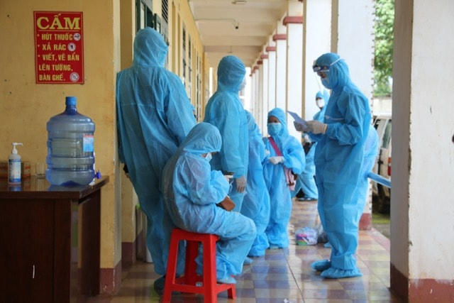 Người dân cách ly phòng chống dịch Covid-19 tại Trung đoàn cảnh sát cơ động Tây Nguyên.