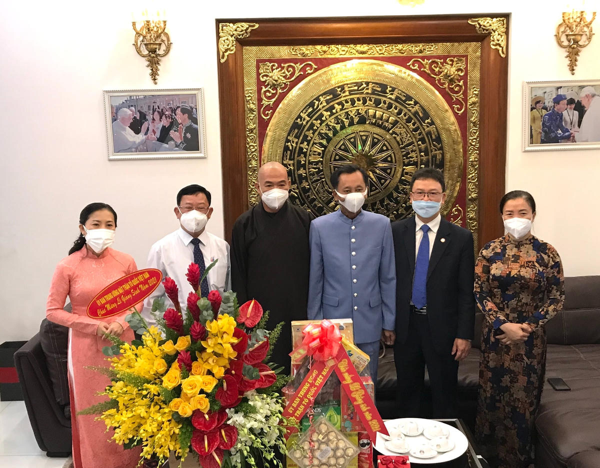 Đoàn công tác chúc mừng Giáng sinh tại tư gia Hiệp sĩ Đại thánh giá Lê Đức Thịnh.