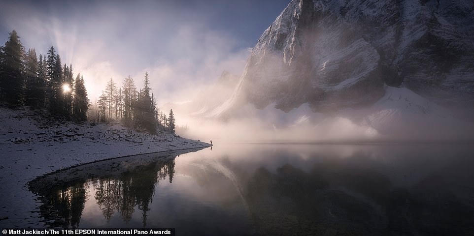 Hồ Floe ở British Columbia mờ ảo do Jackisch chụp. Tác phẩm đứng thứ 31 trong danh mục Cảnh quan/Thiên nhiên.