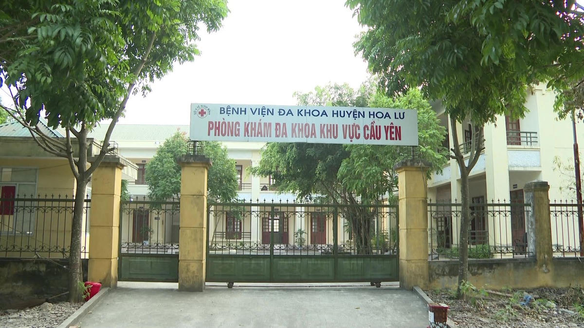 8 trường hợp mắc Covid-19 trở về nước đang được cách ly tại Phòng khám đa khoa khu vực Cầu Yên (huyện Hoa Lư).