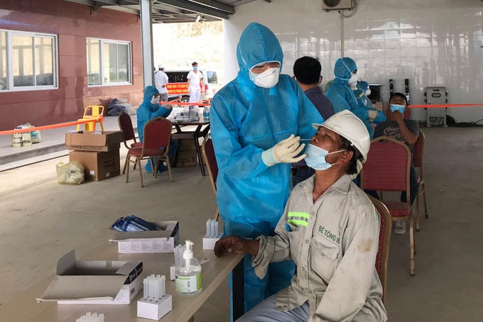 Lấy mẫu xét nghiệm Covid-19.