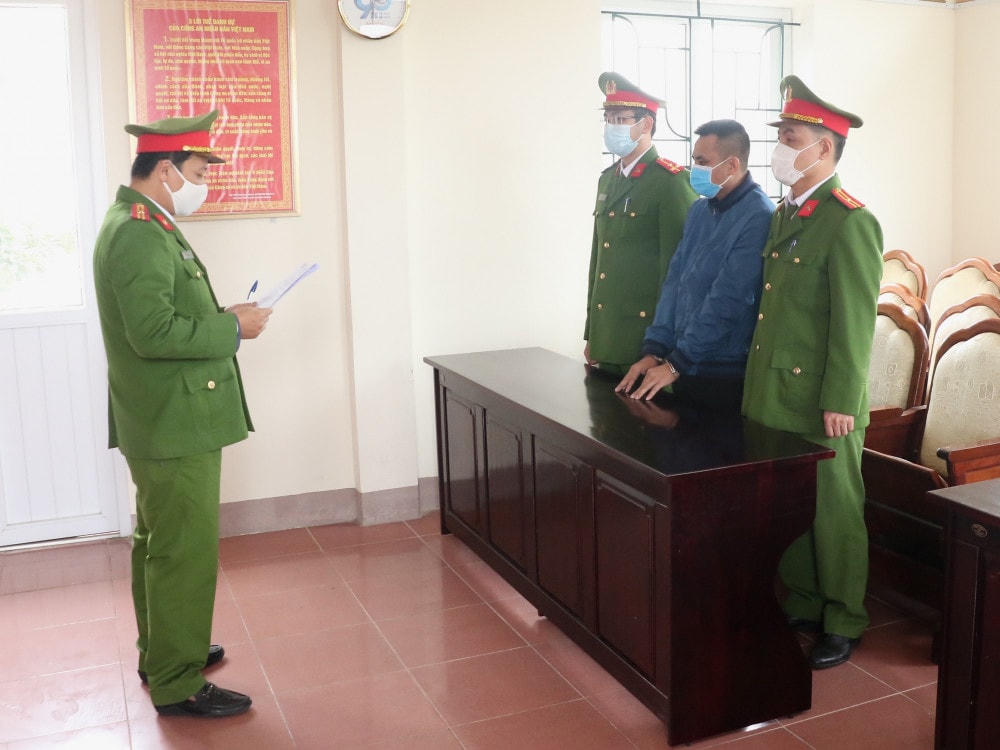 Cơ quan điều tra Công an Hà Tĩnh đọc quyết định khởi tố, bắt tạm giam đối với Lê Ngọc Hà.