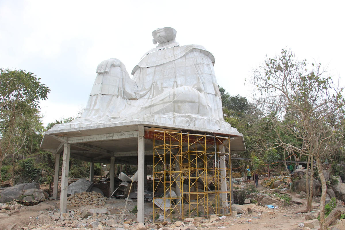Xây mới tượng Bà Chúa Xứ thứ 2 trên núi Sam.
