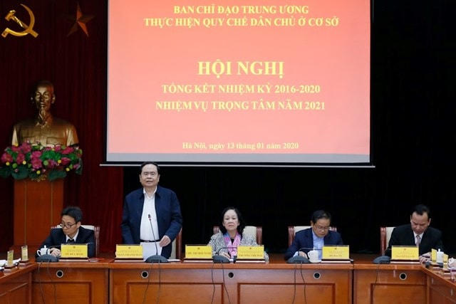 Chủ tịch Trần Thanh Mẫn điều hành thảo luận tại Hội nghị.  
